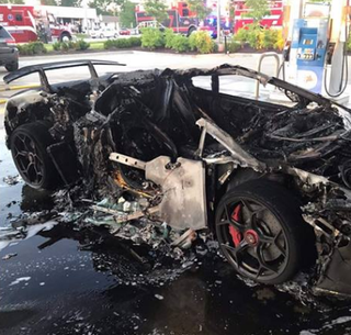Illustration for article titled Lamborghini Huracan Performante Burns In Absurd St. Louis Gas Station Mishap